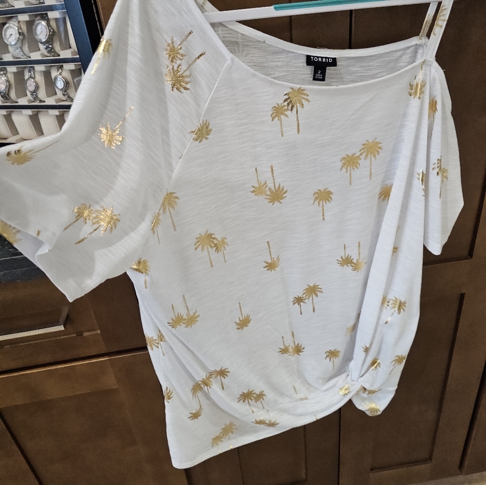 Torrid New top off shoulder